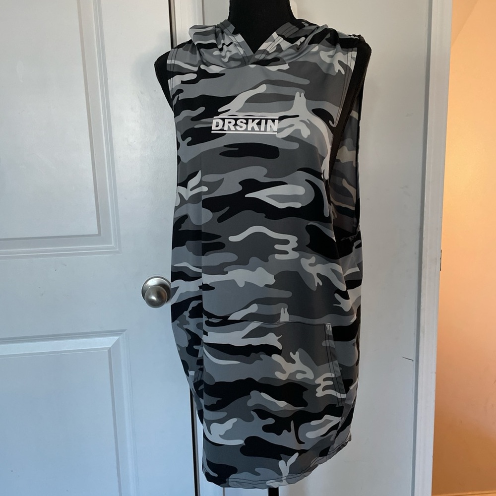 DRSKIN Sleeveless Hoodie Size L Gray Camo Pattern Kangaroo Pocket LeisureWear